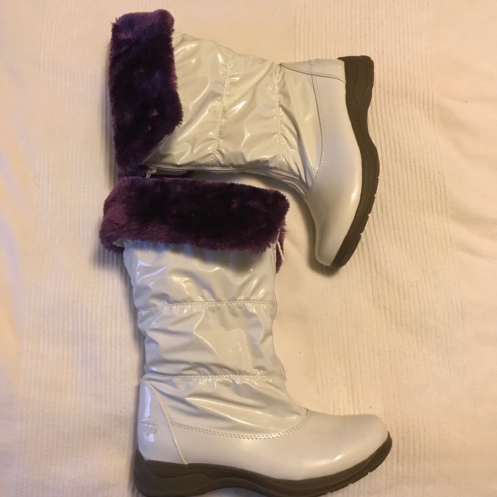 Totes white icicle snow boots w/ purple fur size 8